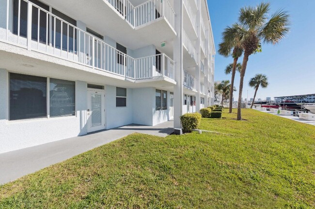 108 Paradise Harbour Blvd in North Palm Beach, FL - Building Photo - Building Photo
