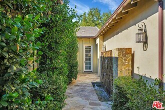 29734 Mulholland Hwy in Agoura Hills, CA - Building Photo - Building Photo
