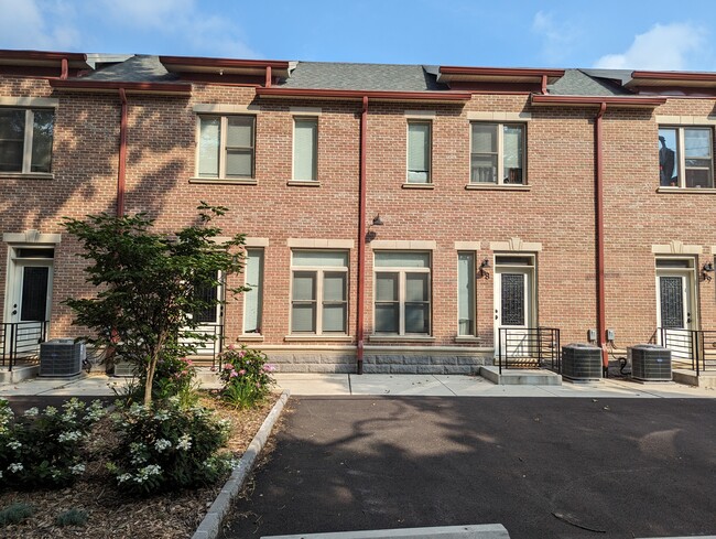 property at 225 W Pastorius St