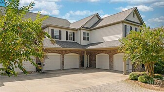 1102 River Oaks Dr in Richmond Hill, GA - Building Photo