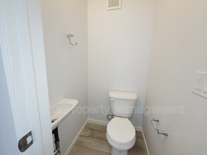 1107 Cy Becker Rd NW in Edmonton, AB - Building Photo - Building Photo