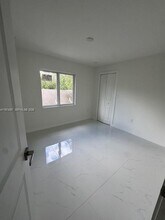 3131 NW 60th St in Miami, FL - Building Photo - Building Photo