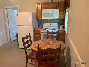 5804 San Marcos Hwy in Luling, TX - Building Photo - Building Photo