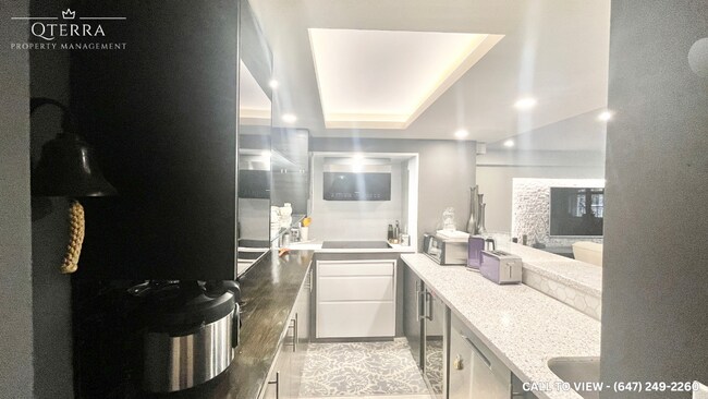 100 Coastline Dr in Brampton, ON - Building Photo - Building Photo