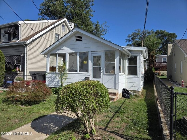 property at 31 Seeley Ave