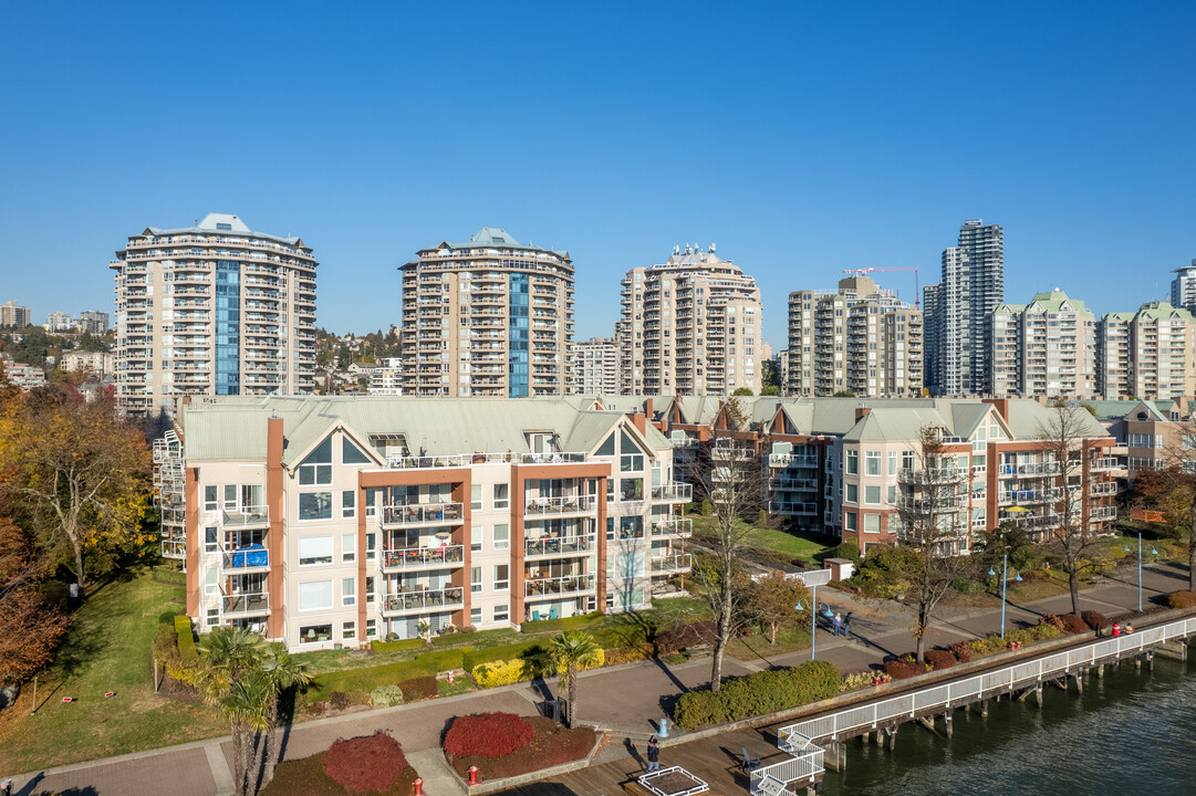 Tiffany Shores in New Westminster, BC - Building Photo