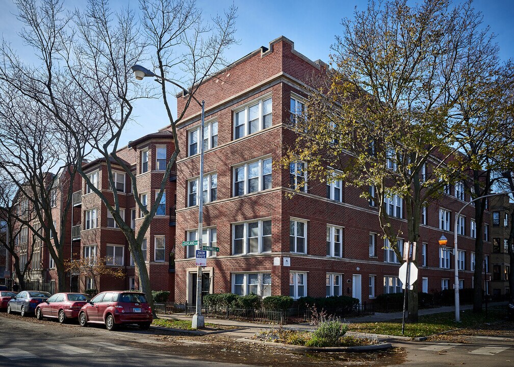 6830 N Ashland Blvd in Chicago, IL - Building Photo