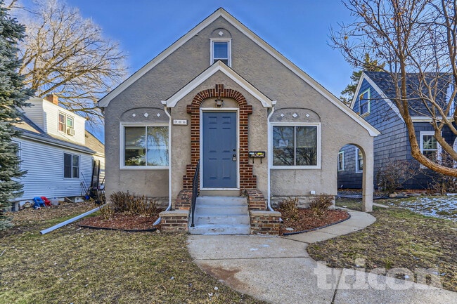 906 Cherokee Ave in West St. Paul, MN - Building Photo - Building Photo