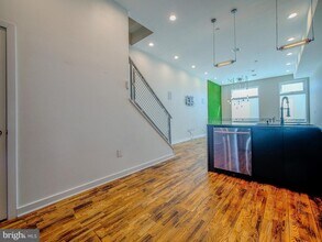 1532 N 4th St-Unit -UNIT R2 in Philadelphia, PA - Building Photo - Building Photo