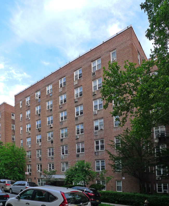 14065 Beech Ave in Flushing, NY - Building Photo - Building Photo