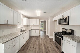 2078 Shadow Rock Dr in Humble, TX - Foto de edificio - Building Photo