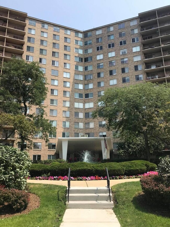 property at 6833 N Kedzie Ave