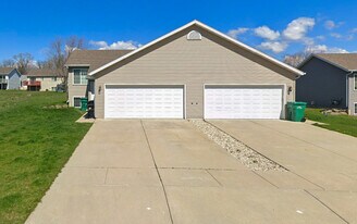 1212 Salem Dr in Edgerton, WI - Building Photo