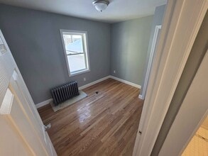 14 Seagirt Ave, Unit 1 in Saugus, MA - Foto de edificio - Building Photo