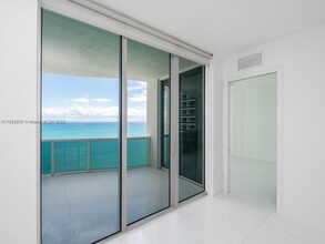 15901 Collins Ave, Unit 15901 Collins Ave # 3004 in Sunny Isles Beach, FL - Building Photo - Building Photo