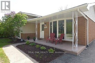 3486 Rexway Dr in Burlington, ON - Building Photo - Building Photo