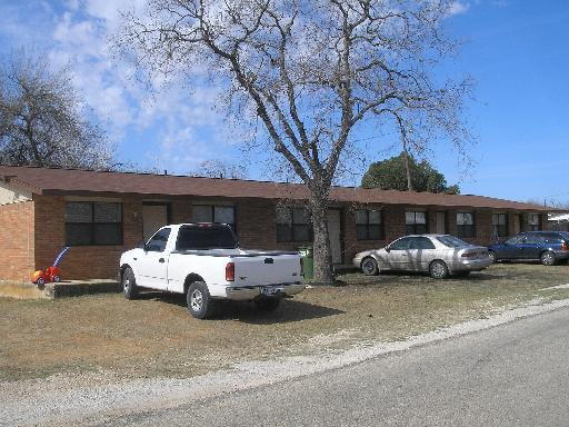 212 Simmons Ave in Jourdanton, TX - Building Photo