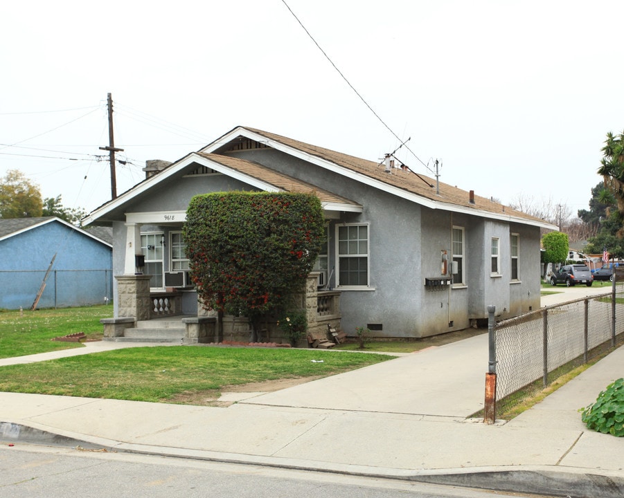 9614-9618 Park St in Bellflower, CA - Foto de edificio