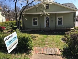 213 W King St in Kings Mountain, NC - Building Photo