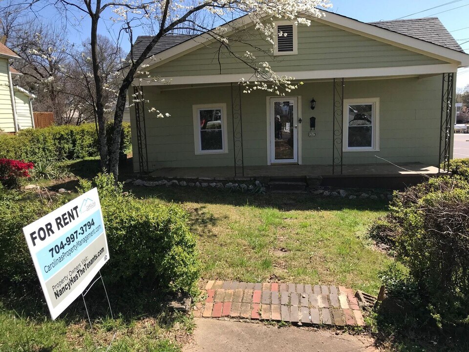 213 W King St in Kings Mountain, NC - Building Photo