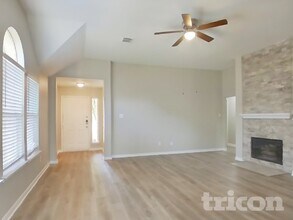 352 Meadow Park in New Braunfels, TX - Building Photo - Building Photo