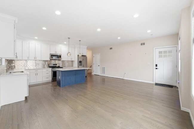 5103 Meadowview Ave in North Bergen, NJ - Building Photo - Building Photo