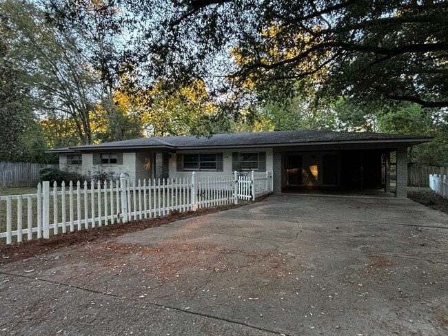 property at 5318 Venetian Way