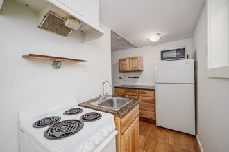 6654 Flora Ave S, Unit 2 in Seattle, WA - Building Photo - Building Photo