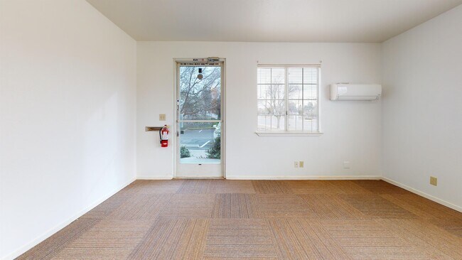 2371 Washington Ave-Unit -D in Oroville, CA - Foto de edificio - Building Photo