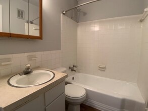 Somerset Villa in Lee's Summit, MO - Building Photo - Building Photo