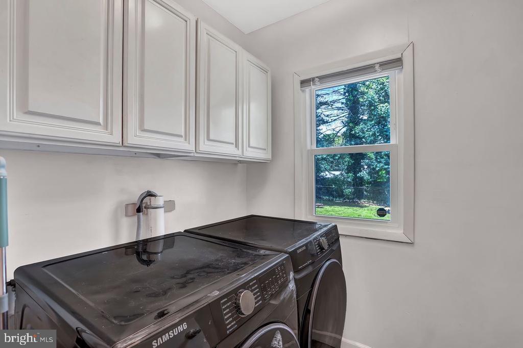 51 N Evergreen Ave in Woodbury, NJ - Building Photo