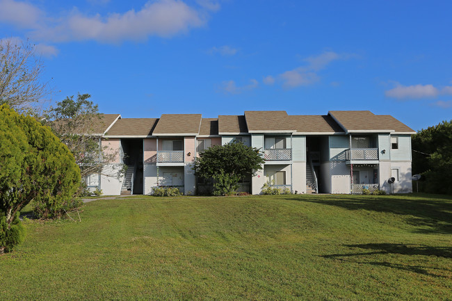 Silver Oaks in Fort Pierce, FL - Building Photo - Building Photo