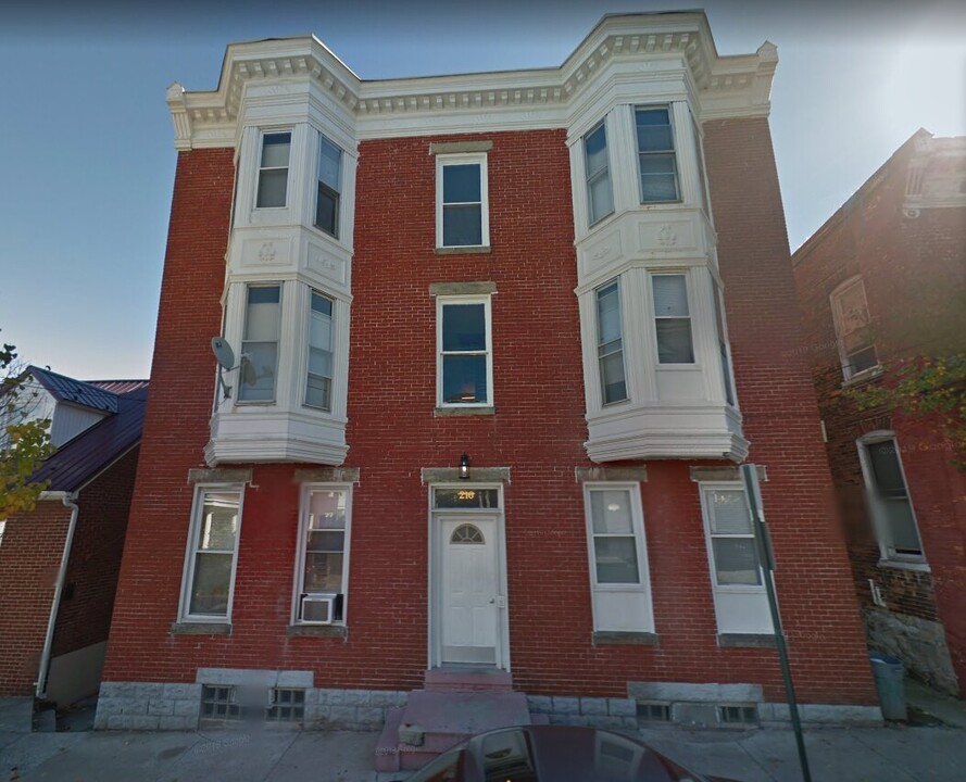 216 N Locust St in Hagerstown, MD - Building Photo