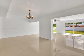1468 NE 118th St in Miami, FL - Building Photo - Building Photo