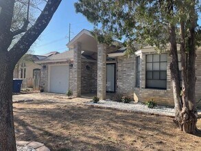 1248 N Oakmont Loop in Laredo, TX - Building Photo - Building Photo