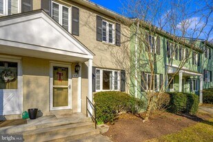 9848 Hollow Glen Pl in Silver Spring, MD - Building Photo