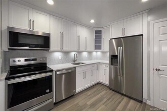 30 Westgate Dr in Bohemia, NY - Building Photo - Building Photo