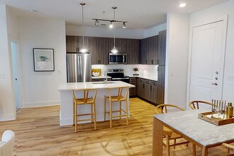 1099 Yale St in Houston, TX - Building Photo - Building Photo