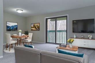 St. Clair Woods Apartments in Pittsburgh, PA - Building Photo - Building Photo