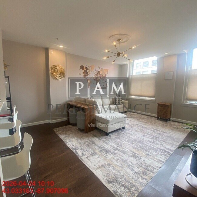 234 N Broadway in Milwaukee, WI - Foto de edificio - Building Photo