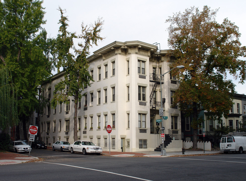 406 E Capitol St NE in Washington, DC - Building Photo