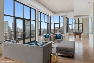 400 W Ontario St in Chicago, IL - Building Photo - Building Photo