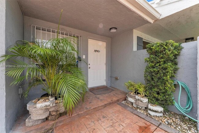 2401 SW 102nd Ave in Miami, FL - Building Photo - Building Photo