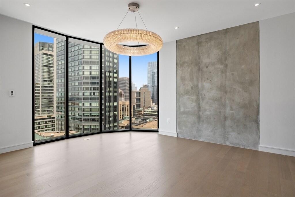 55 Lagrange St in Boston, MA - Building Photo