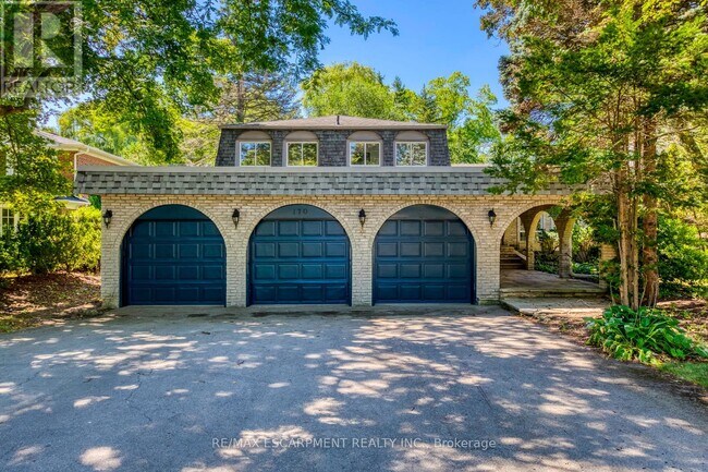 property at 170 Cavendish Ct