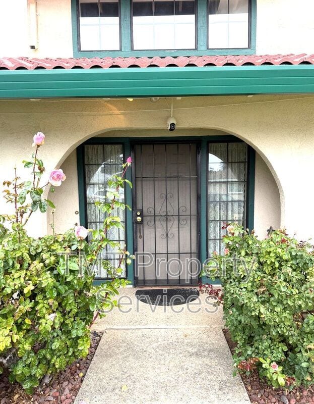 2 Polvadera Ct in Sacramento, CA - Building Photo - Building Photo