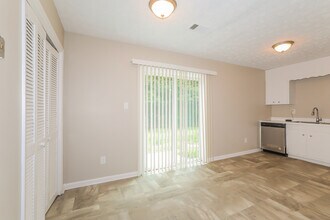 570 Lakeridge Cir SE in Conyers, GA - Foto de edificio - Building Photo