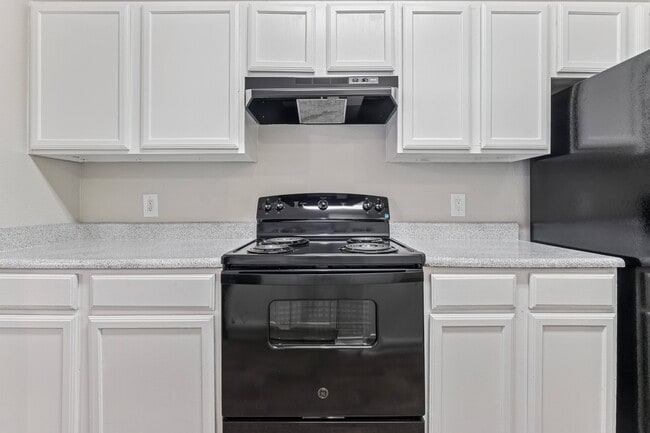 Pecan Creek on McKinney Apartments in Denton, TX - Foto de edificio - Building Photo