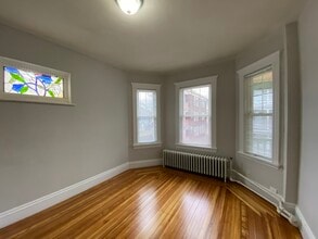 19 Irma St, Unit 3 in Boston, MA - Foto de edificio - Building Photo