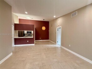 2550 N Nob Hill Rd, Unit 25 in Sunrise, FL - Foto de edificio - Building Photo